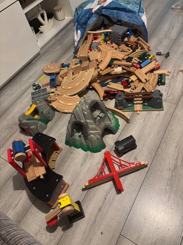 Wooden train track bundle - train,