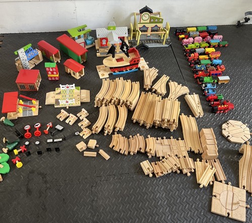 Brio wooden train track - train, thomas