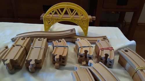 Pieces wooden train - 33,