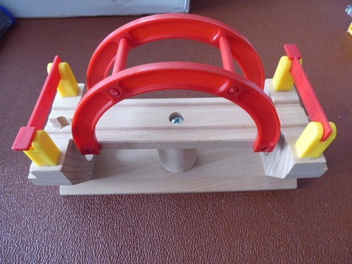 Wooden train track rotating - wooden,